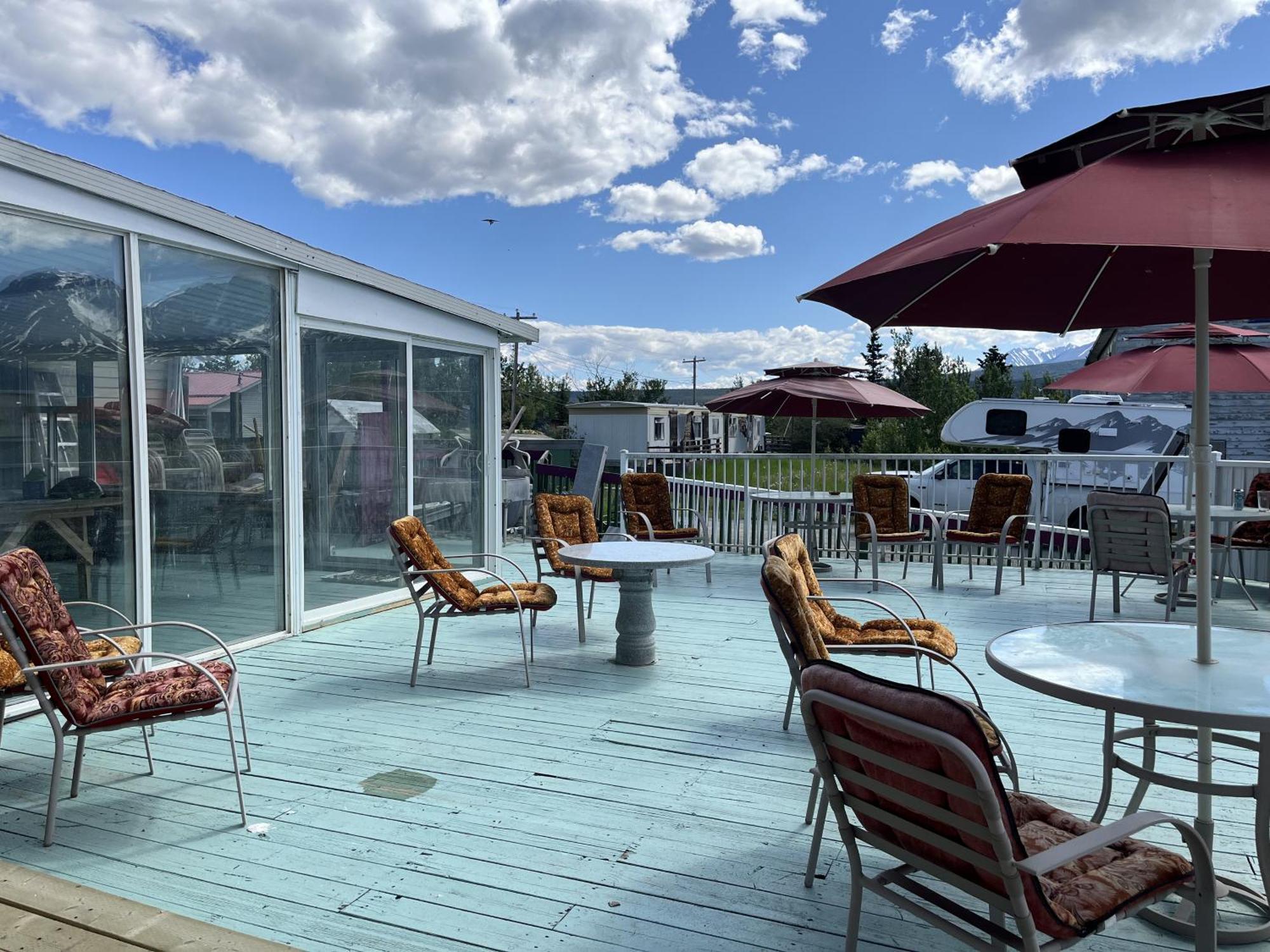 Kluane Park Inn Haines Junction Eksteriør bilde