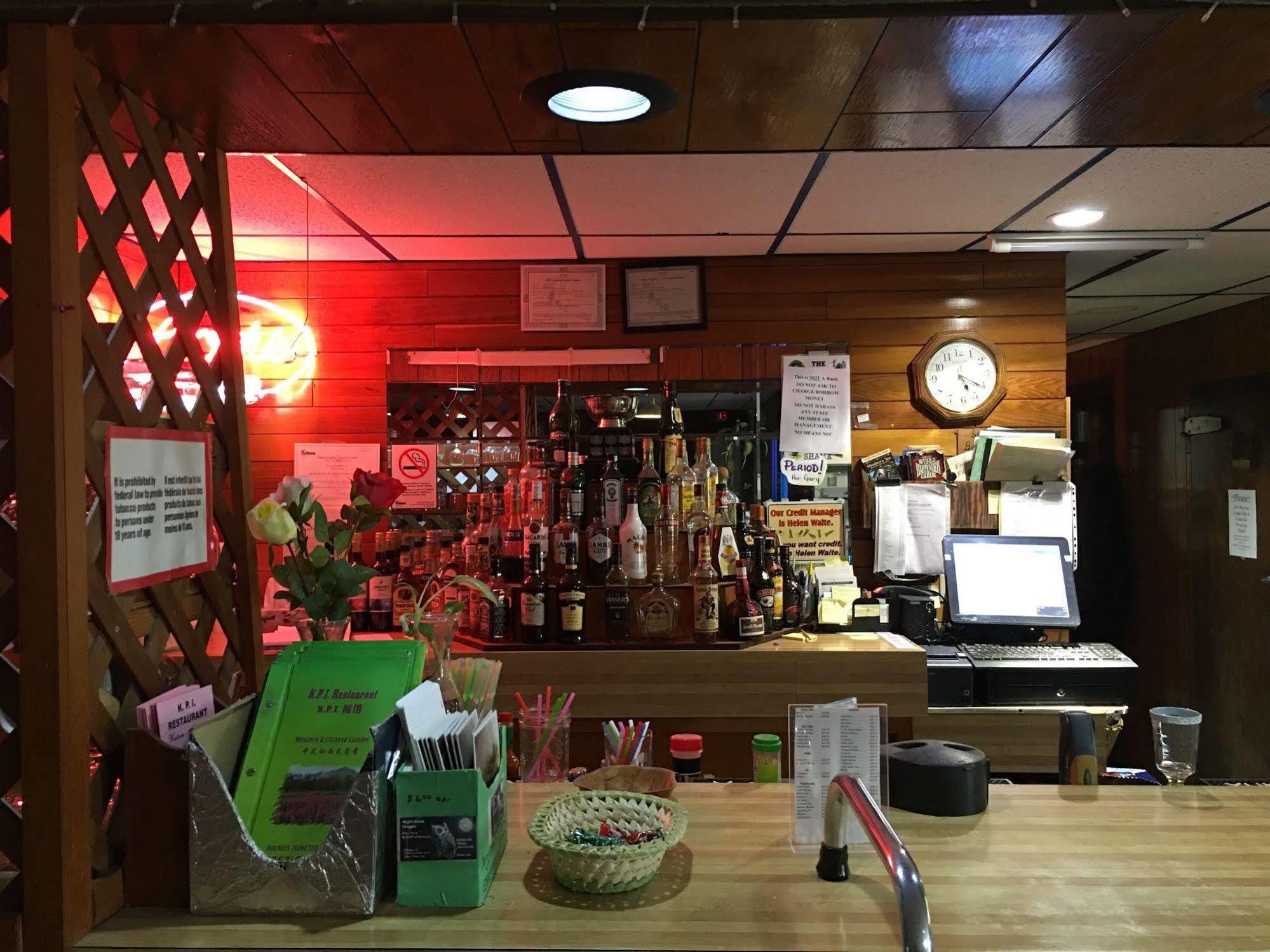 Kluane Park Inn Haines Junction Eksteriør bilde