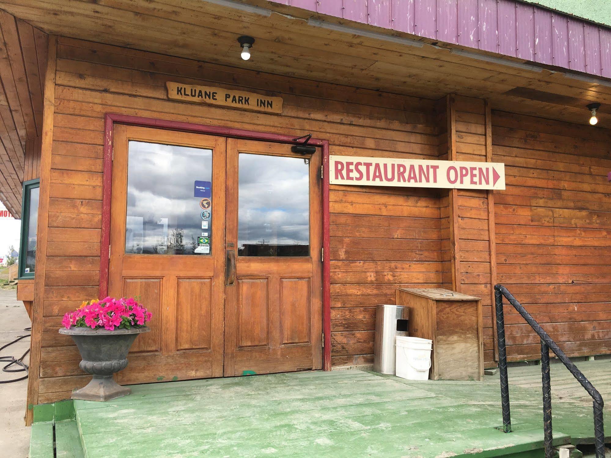 Kluane Park Inn Haines Junction Eksteriør bilde