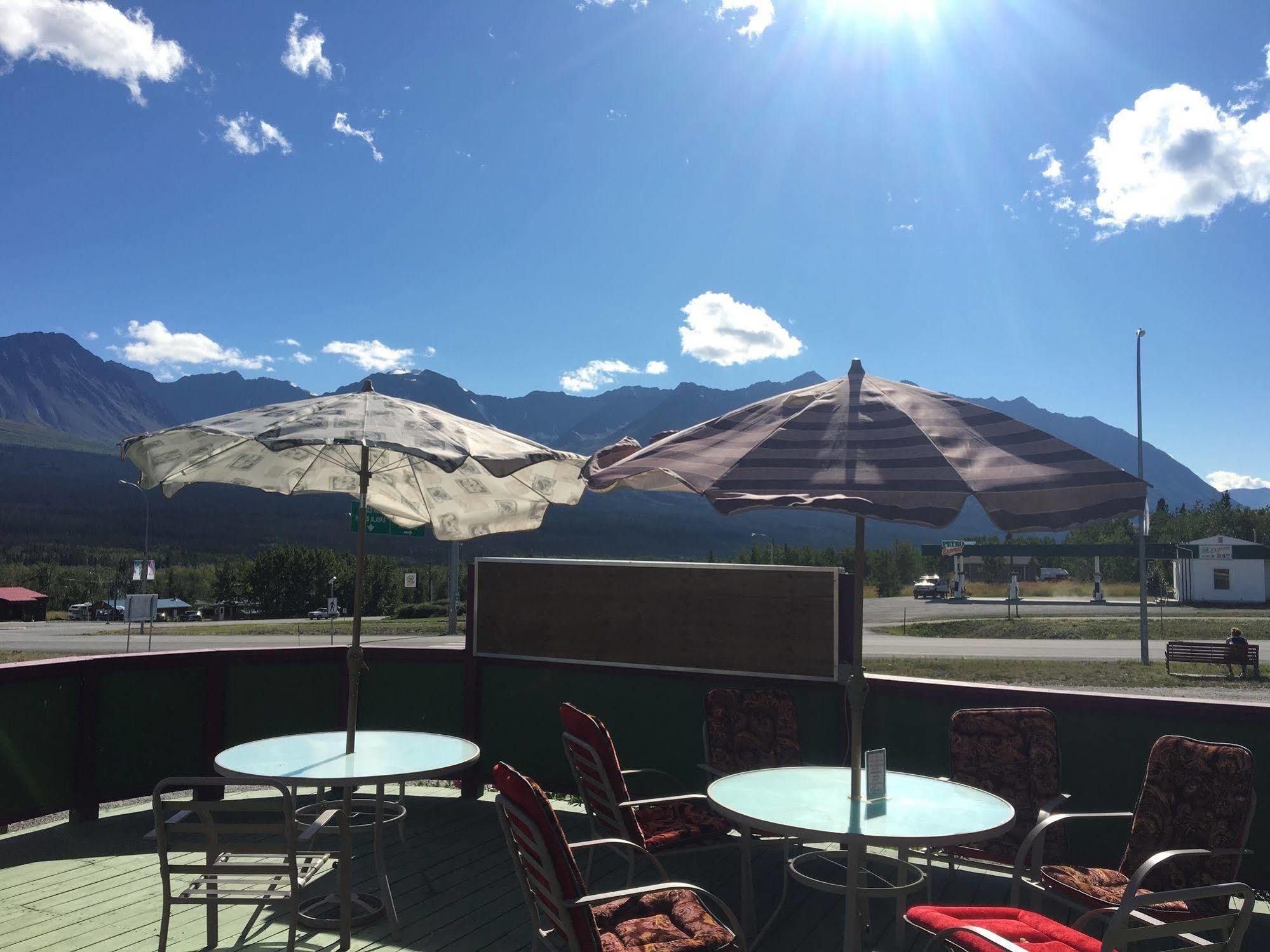 Kluane Park Inn Haines Junction Eksteriør bilde